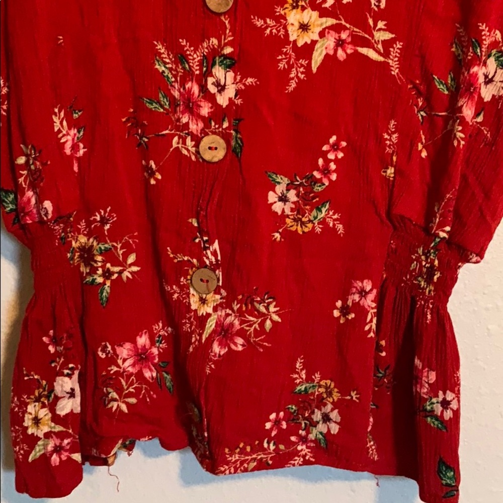 Red top - Picture 2 of 6